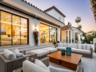 Villa for sale in El Herrojo, Benahavis