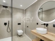 Villa for sale in El Herrojo, Benahavis