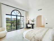Villa for sale in El Herrojo, Benahavis