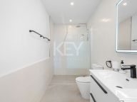 Villa for sale in Los Naranjos, Nueva Andalucia