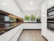 Вилла на продажу в La Quinta, Бенахавис