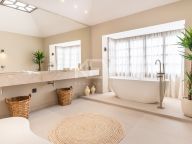 Вилла на продажу в Atalaya Golf, Эстепона