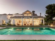 Вилла на продажу в Atalaya Golf, Эстепона