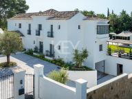 Вилла на продажу в Atalaya Golf, Эстепона