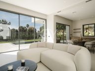 Villa en venta en Estepona West, Estepona
