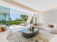 Villa en venta en Los Monteros Playa, Marbella Este
