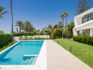 Villa en venta en Los Monteros Playa, Marbella Este