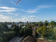 Villa en venta en Lomas del Virrey, Marbella Golden Mile