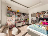 Villa for sale in Los Olivos, Nueva Andalucia