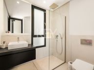 Villa for sale in Los Olivos, Nueva Andalucia