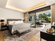 Villa for sale in Los Olivos, Nueva Andalucia