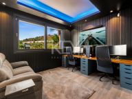 Villa for sale in Los Olivos, Nueva Andalucia