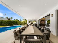 Villa for sale in Los Olivos, Nueva Andalucia