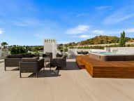 Villa for sale in Los Olivos, Nueva Andalucia