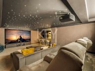 Villa for sale in Los Olivos, Nueva Andalucia