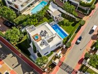 Villa for sale in Los Olivos, Nueva Andalucia