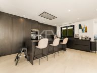 Villa for sale in Los Olivos, Nueva Andalucia