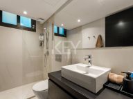 Villa for sale in Los Olivos, Nueva Andalucia