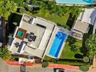Villa for sale in Los Olivos, Nueva Andalucia