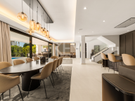 Villa for sale in Los Olivos, Nueva Andalucia