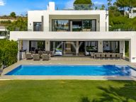 Villa for sale in Los Olivos, Nueva Andalucia
