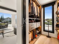 Villa for sale in Los Olivos, Nueva Andalucia