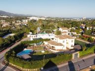 Villa en venta en Los Naranjos Golf, Nueva Andalucia