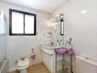 Villa en venta en Los Naranjos Golf, Nueva Andalucia