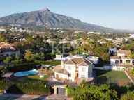 Villa en venta en Los Naranjos Golf, Nueva Andalucia