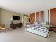 Villa for sale in Los Naranjos, Nueva Andalucia