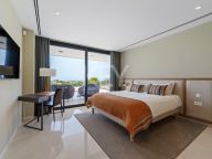 Villa for sale in Los Naranjos, Nueva Andalucia