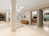 Villa for sale in Los Naranjos, Nueva Andalucia