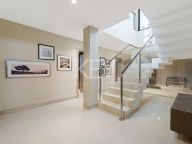 Villa for sale in Los Naranjos, Nueva Andalucia