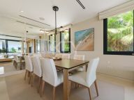 Villa for sale in Los Naranjos, Nueva Andalucia