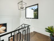 Villa for sale in Nueva Andalucia