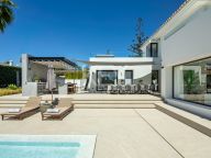 Villa for sale in Nueva Andalucia