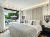 Villa for sale in Nueva Andalucia