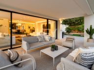 Villa for sale in Nueva Andalucia