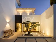 Villa for sale in Nueva Andalucia