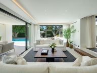 Villa for sale in Nueva Andalucia