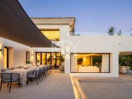 Villa for sale in Nueva Andalucia
