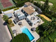 Villa for sale in Nueva Andalucia