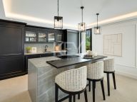 Villa for sale in Nueva Andalucia