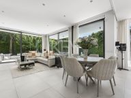 Villa for sale in Arboleda, Estepona