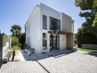 Villa for sale in Arboleda, Estepona