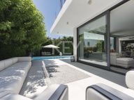 Villa for sale in Arboleda, Estepona