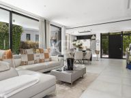 Villa for sale in Arboleda, Estepona