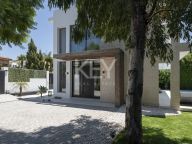 Villa for sale in Arboleda, Estepona