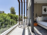 Villa for sale in Arboleda, Estepona