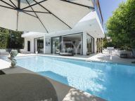 Villa for sale in Arboleda, Estepona